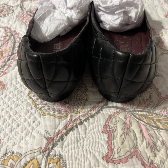 CHANEL Quilted Turn Lock Leather Flats. Make me an offer. Thank you - Picture 13 of 16